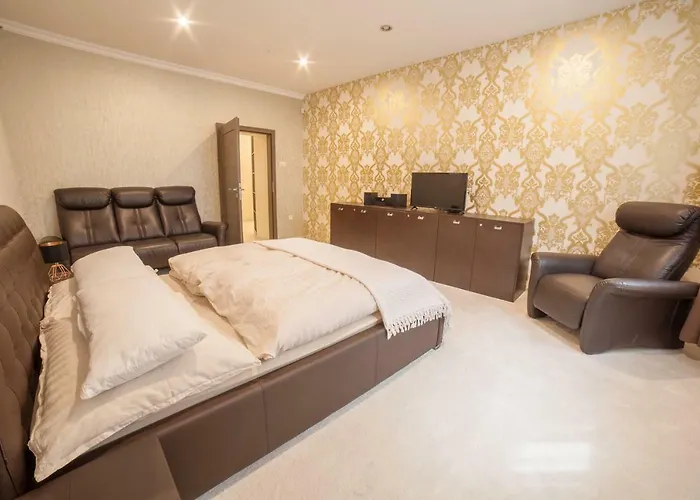 Spacious Apartment In City Center