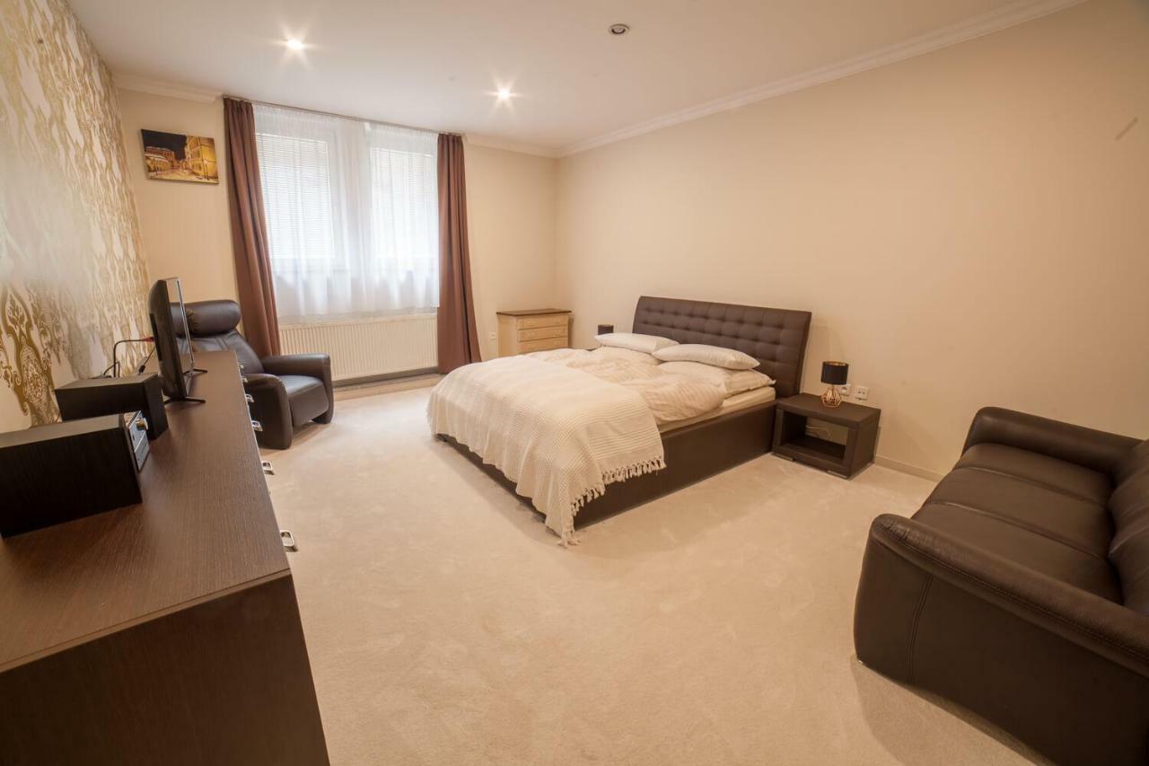 Spacious In Center * Pozsony