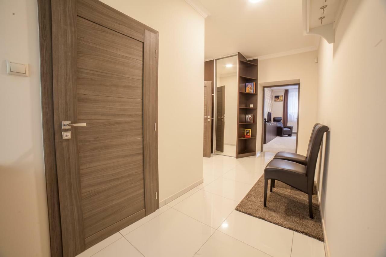 Spacious In Center Apartman *